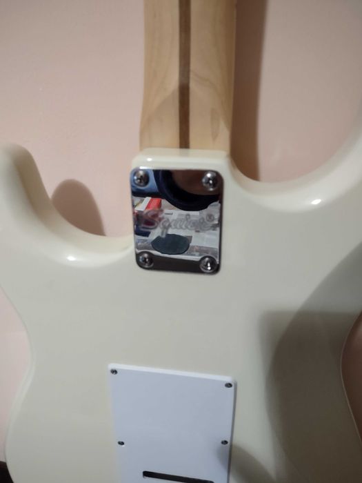 Продава се китара Стратокастер