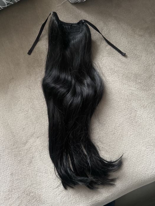 Продавам естествена славянска коса ,черна ,нова.