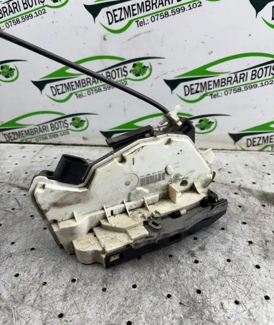 Broasca usa fata dreapta 16A 5N1 837 016C 5N1 837 015 F Volkswagen VW