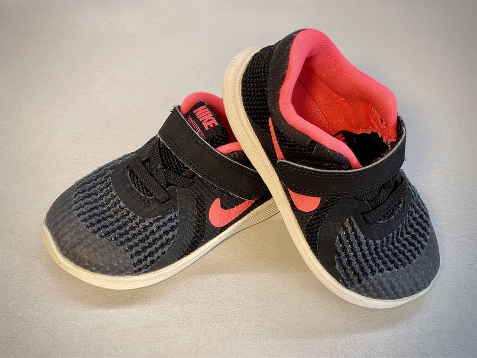 Adidasi NIKE, marime 23 !!