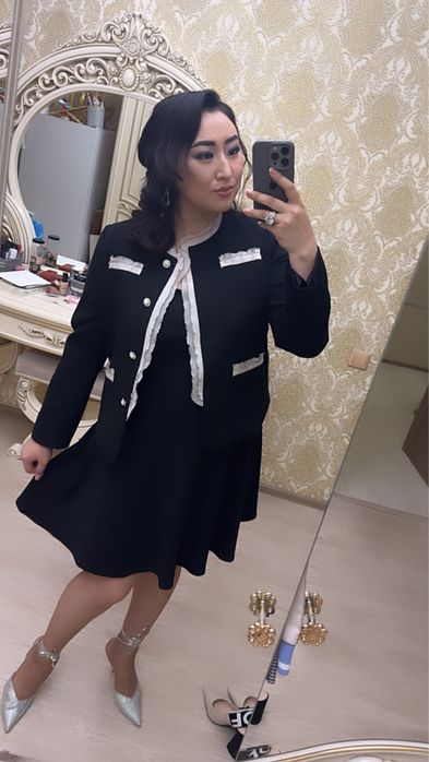 Продается жакет. Пиджак. Очень красивый.