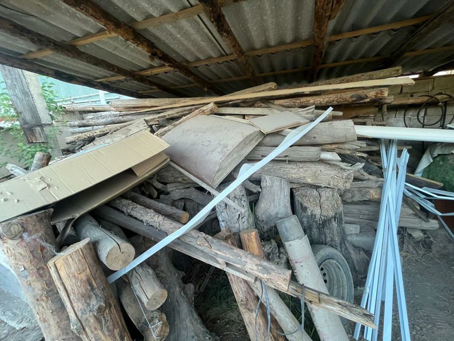 Дрова в большом количестве
