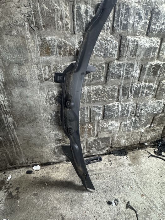 Пластмаса под чистачки за Mercedes R class W251