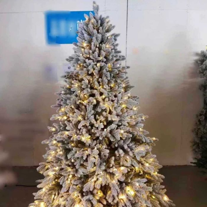 Коледна елха с вградени лампички по връхчетата-размери