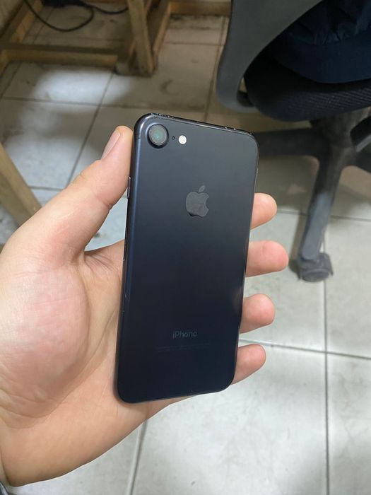 Iphone 7 matt black 32gb ideal sotiladi srochno!