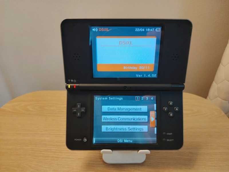 Nintendo DSI XL bun
