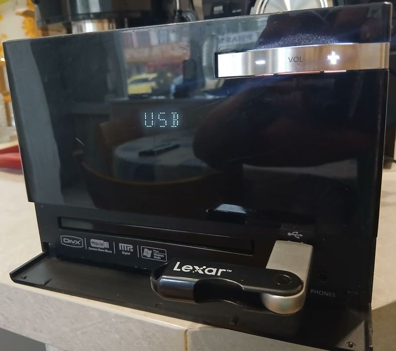 Аудио DVD уредба Samsung USB CD FM Aux с тонколони