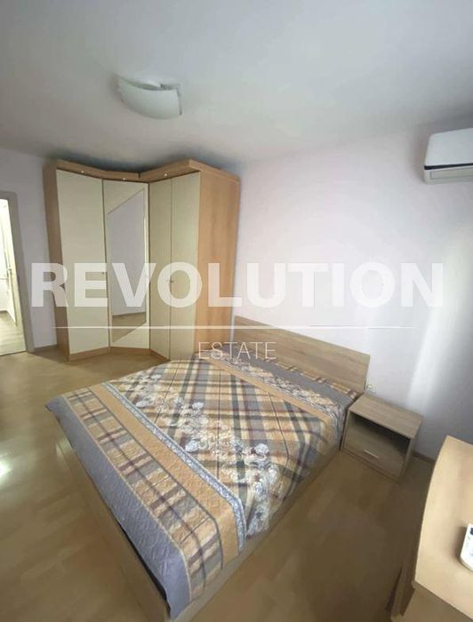 Дава се под наем Тристаен апартамент в Варна, Колхозен пазар - 90 кв.м за 458.49 € - Снимка #1