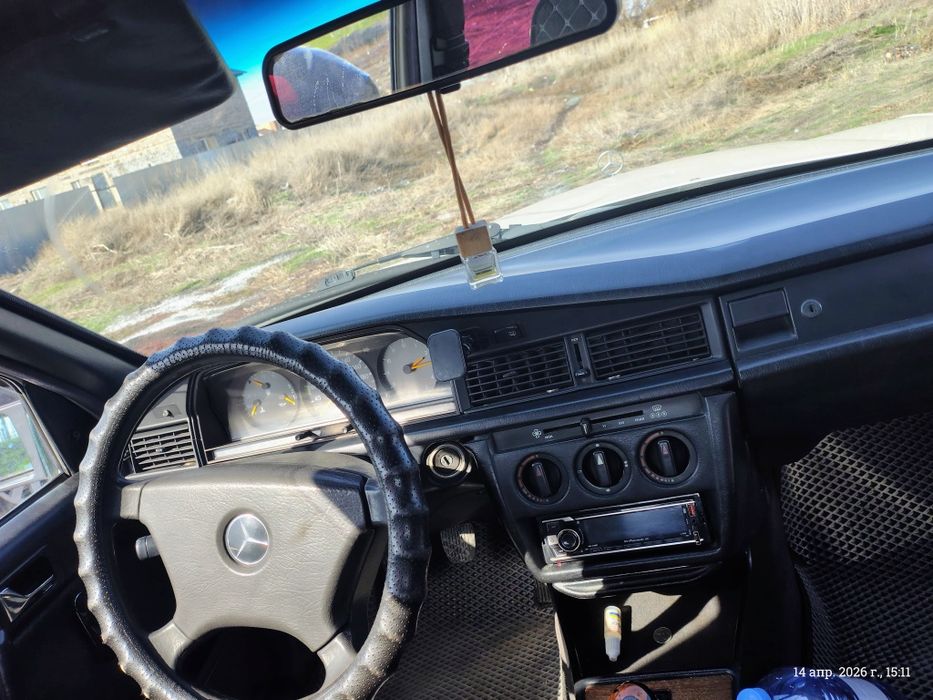 Ляля продается.мерс190.1.8