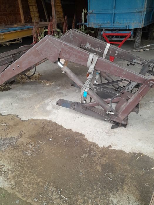Incarcator frontal pentru tractor peste 90 cai