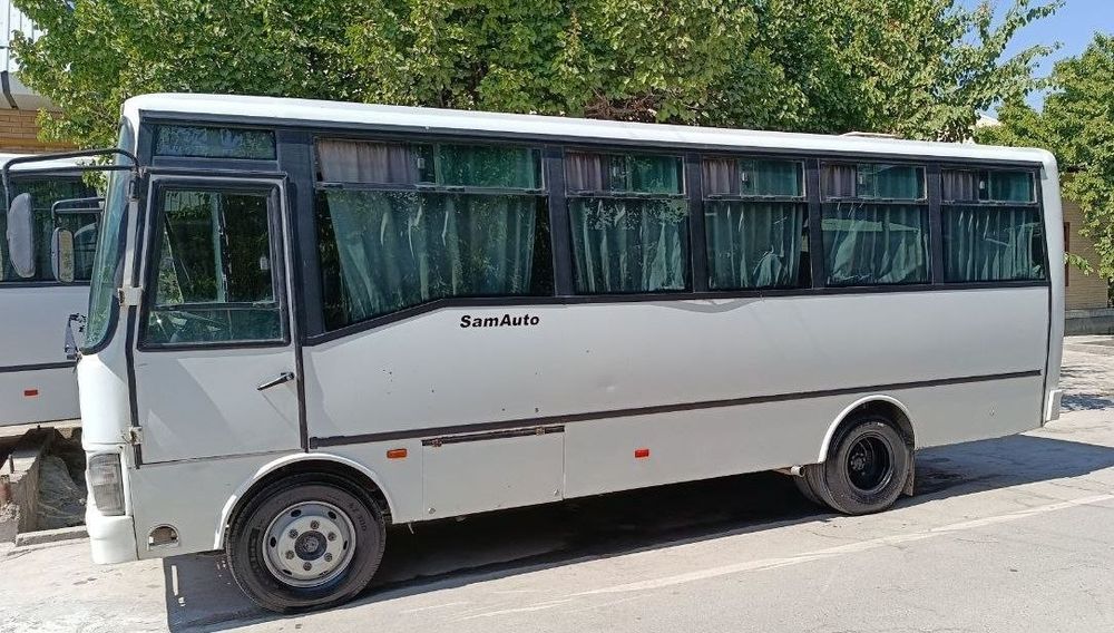 Isuzu avtobus sotiladi yaxshi xolatda
