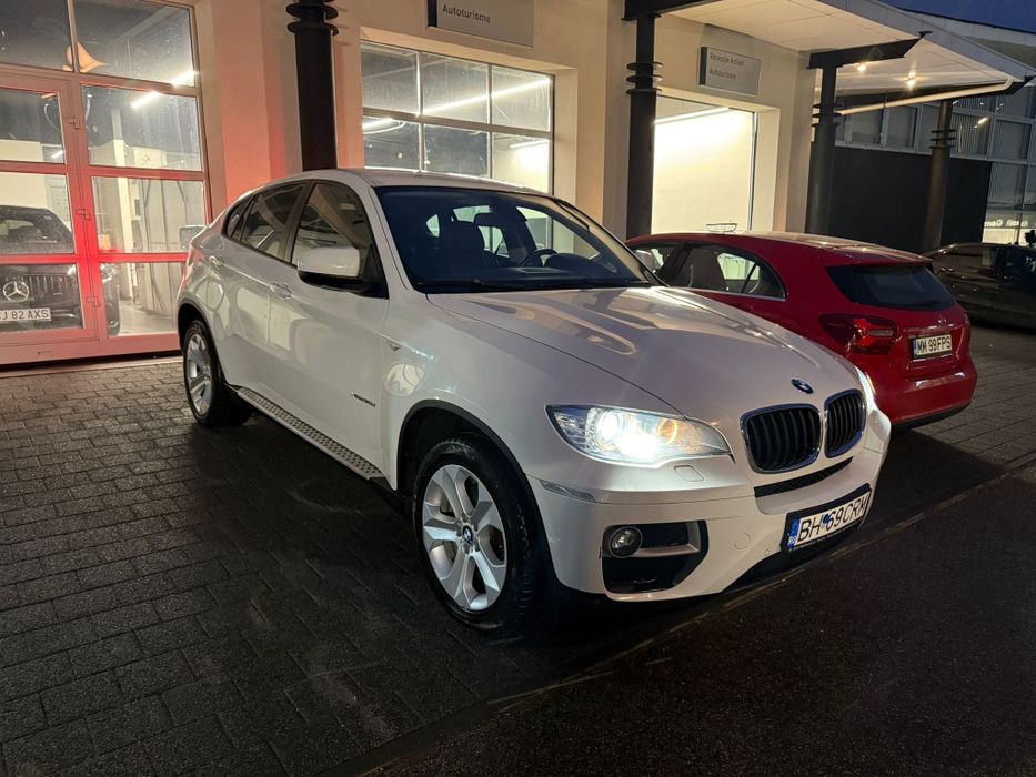 Vând autoturism x6 Alb servis făcut in reprezentanta