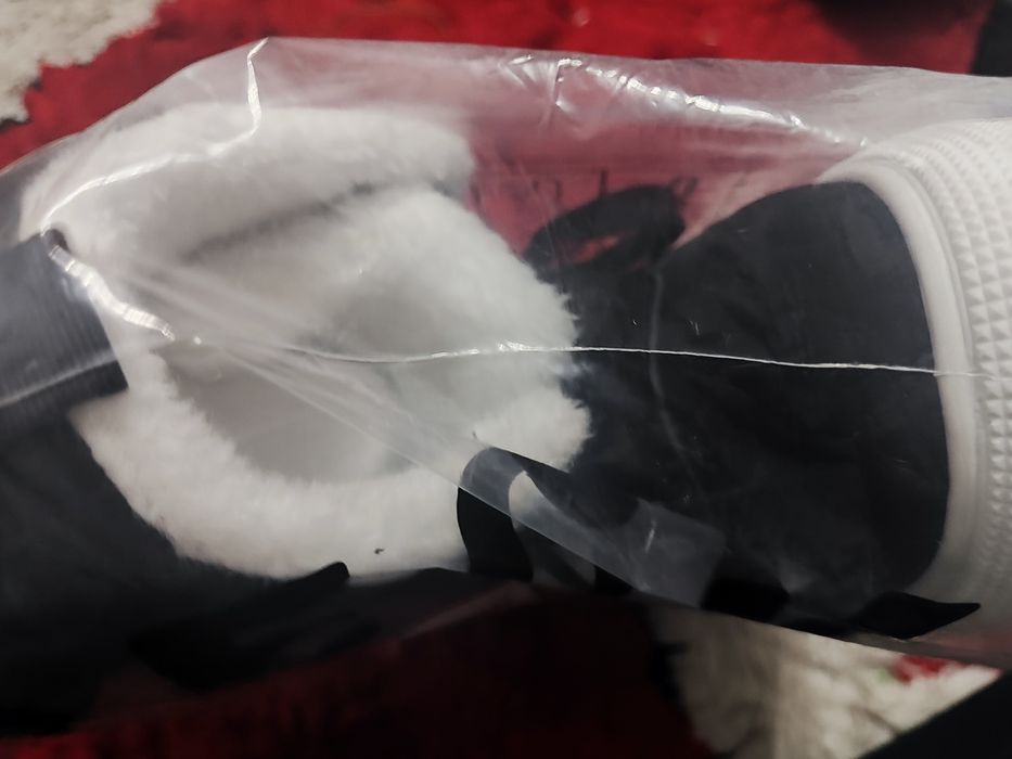 Кроссы и кеды продаю