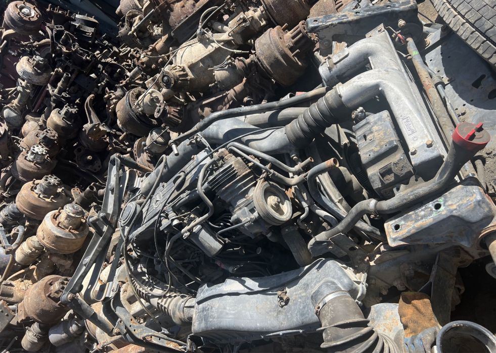 Бампер. Рессор. Бак. Двигатель. Коробка. КПП. Мост.