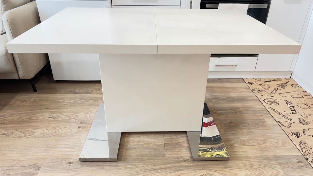 трапезна маса с удължение