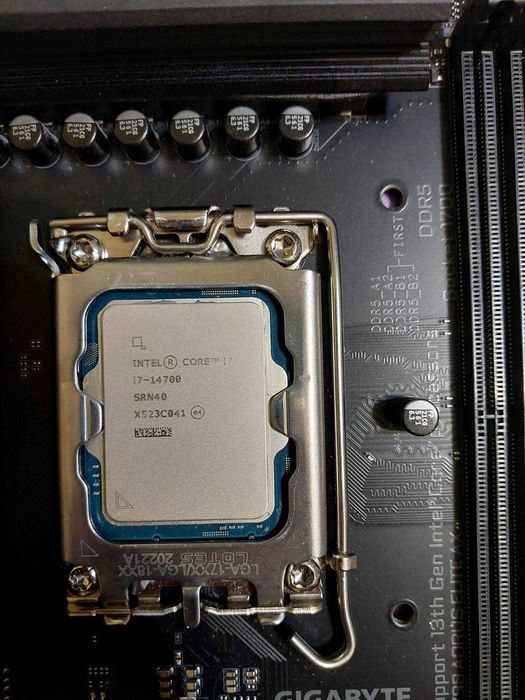 Intel Core i7 13700KF + Gigabyte Z790 Aorus Elite AX Wi-Fi DDR5