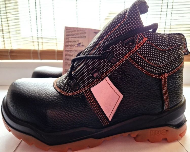 Спецобувь. Продаю.