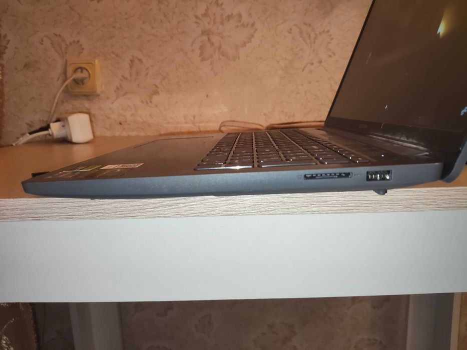 Ноутбук Lenovo LOQ.