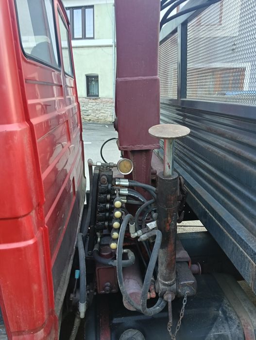 Iveco basculabil cu macara