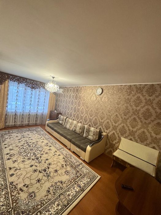 Продам 2 ком квартиру 8мкр дом 2