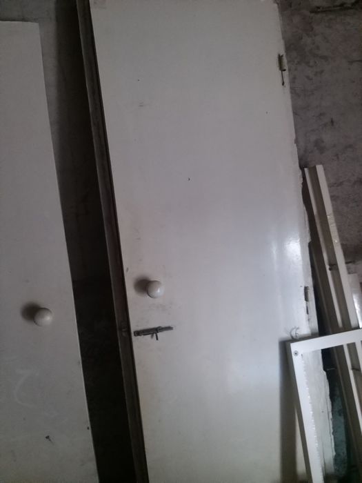 Старые двери отдам