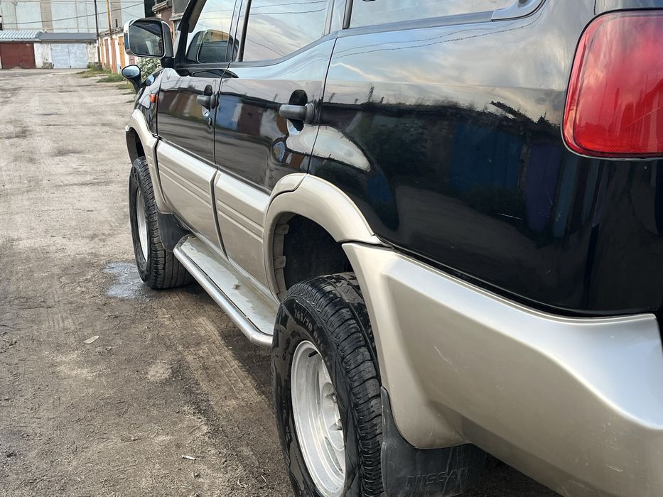 Продам внедорожник Nissan Mistral