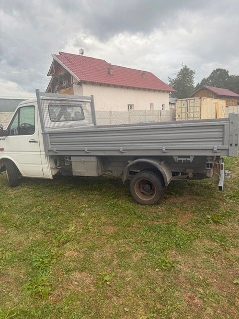 Volkswagen LT46 2.5 Diesel.Basculabil pe 3 parți.Se conduce cu categoria B