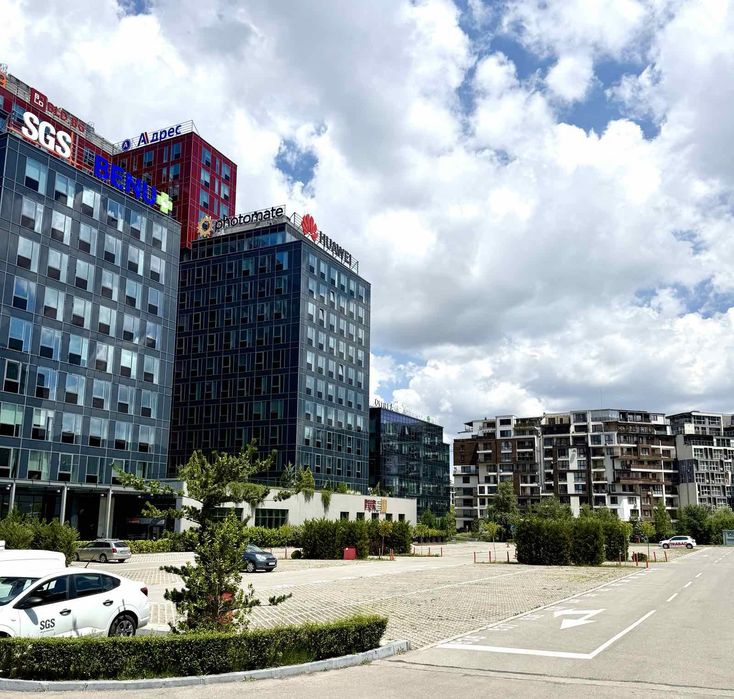 Просторен обзаведен двустаен апартамент зад The Mall, кв. Полигона