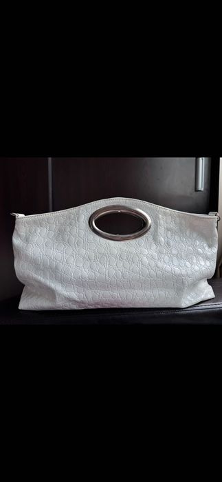 Луксозна елегантна бяла лачена чанта Уникат Стил и Красота