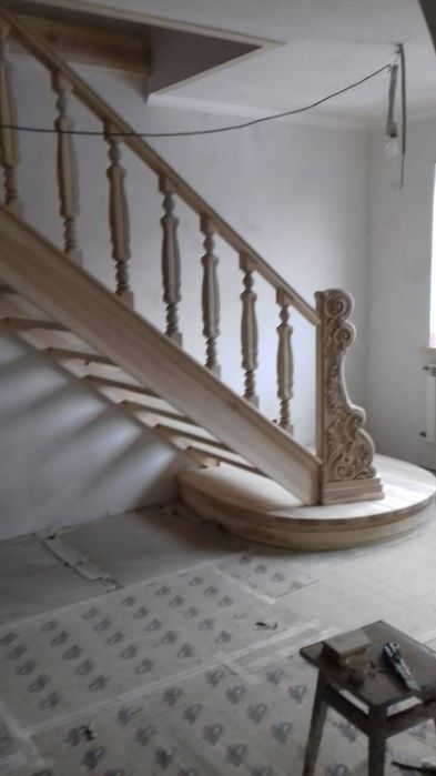 Scari interioare din lemn de frasin sau stejar