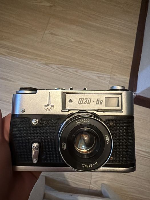 Плёночный фотоаппарат ФЭД-5В с объективом и кожаным чехлом