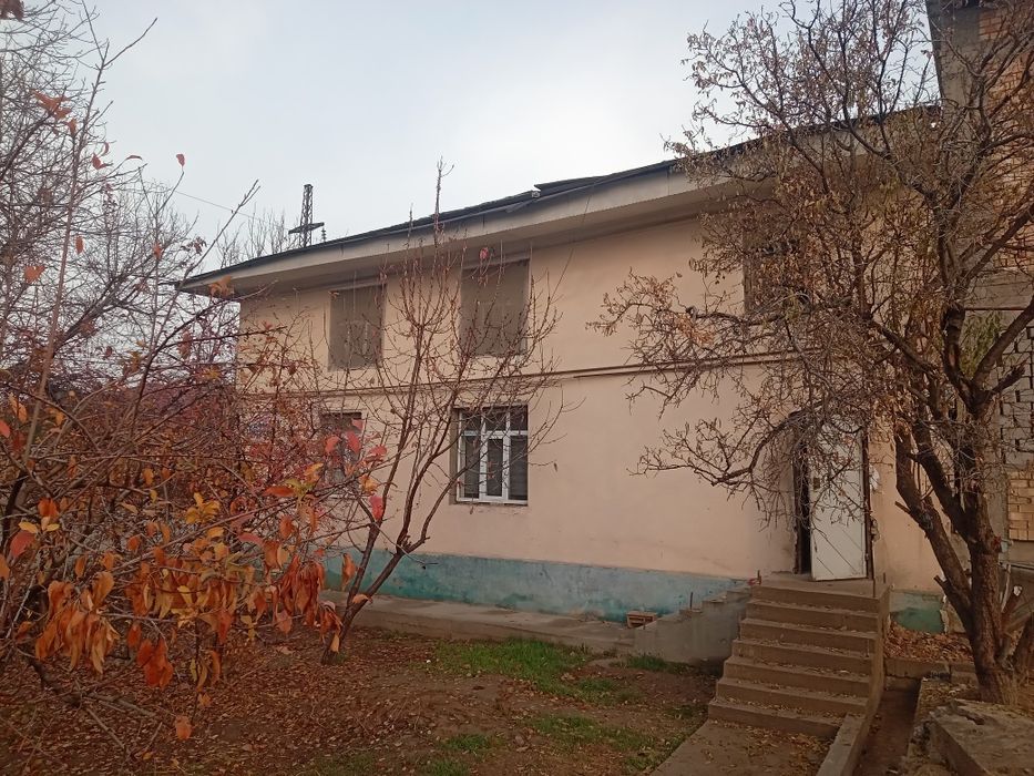 Yakkasaroy kòchasida uy sotiladi