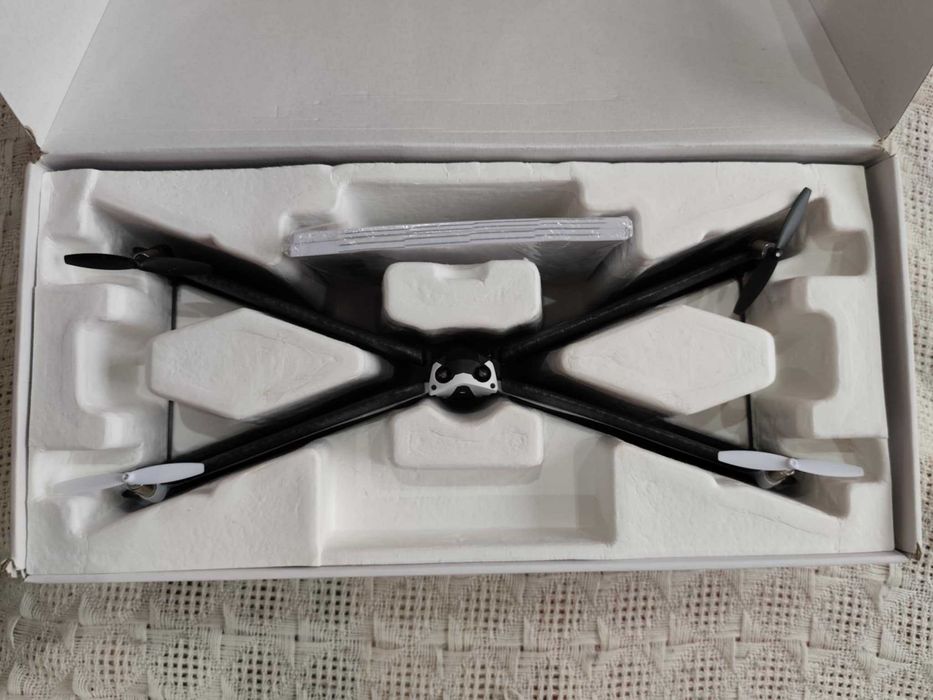 Хибриден дрон Parrot Swing с контролер Flypad като нов