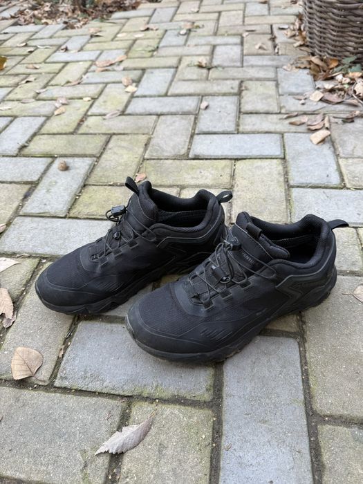 Продам кроссовки Outventure