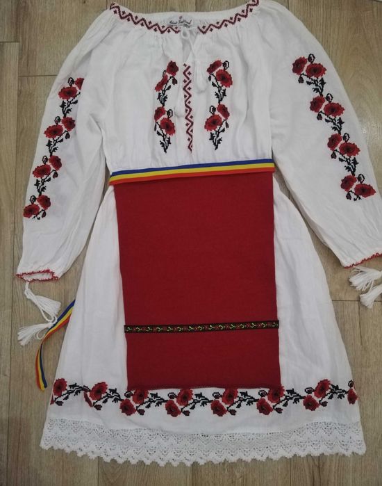 Costum tradițional pentru fete 14-15 ani