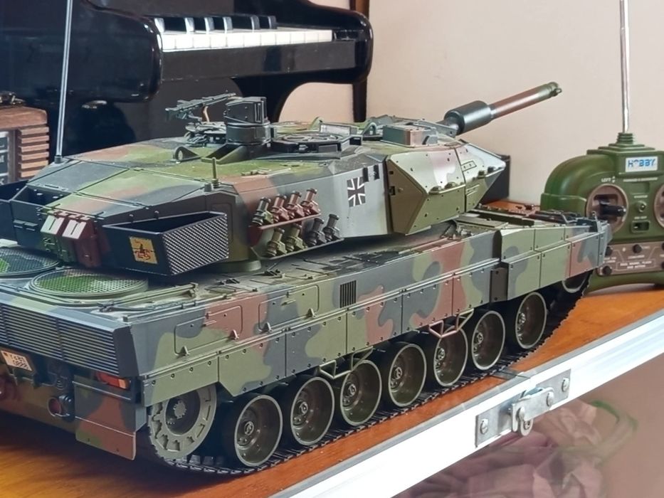 Machetă Tanc  Leopard 2A5 cu telecomanda 27mhz.