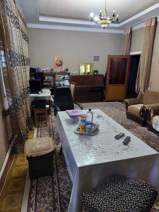 Продается 3-х комнатная в центре Чирчика