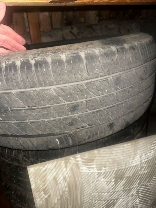 Продам 2 комплекта резины 235/55/19r