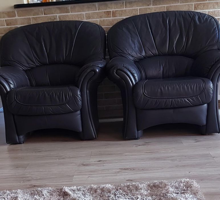 De vânzare canapea și două fotolii.