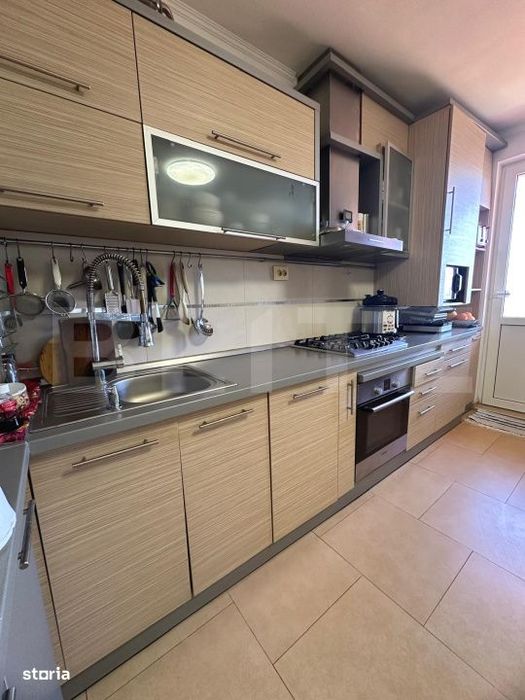 Apartament modern cu 3 camere, complet mobilat si utilat – Zona semi