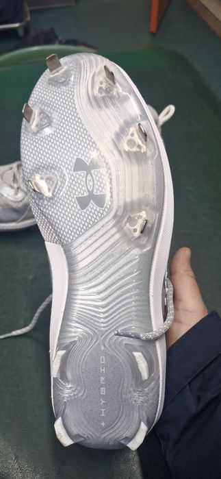 Vând ghete baseball noi Under Armour