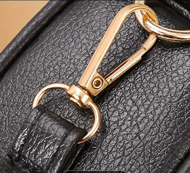 Чисто нова дамска, женска чанта с дълга дръжка