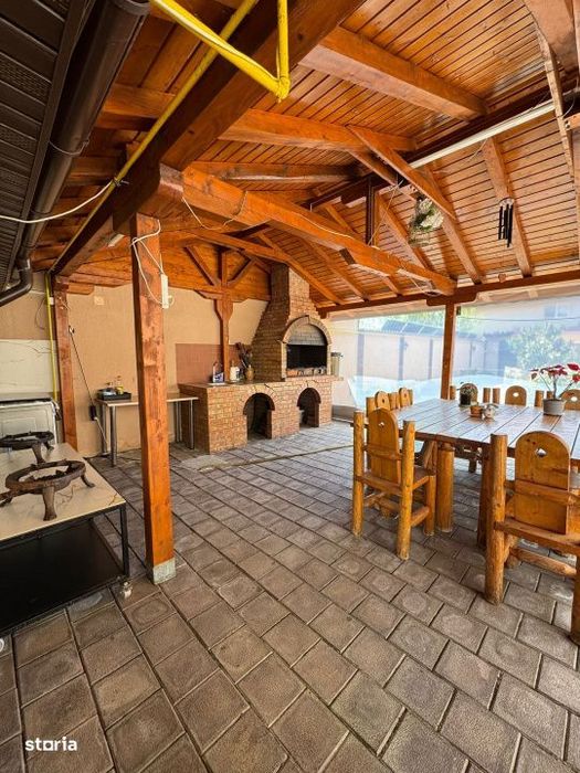 Vila Superba pentru 2 familii /9 Camere /Curte 721