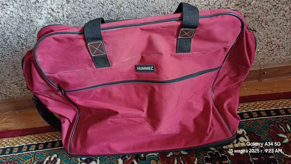 Продаётся чемодан и сумка.