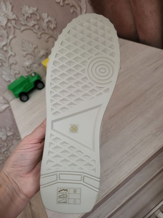 Фирменные лёгкие и удобные новые  макасины 36размер