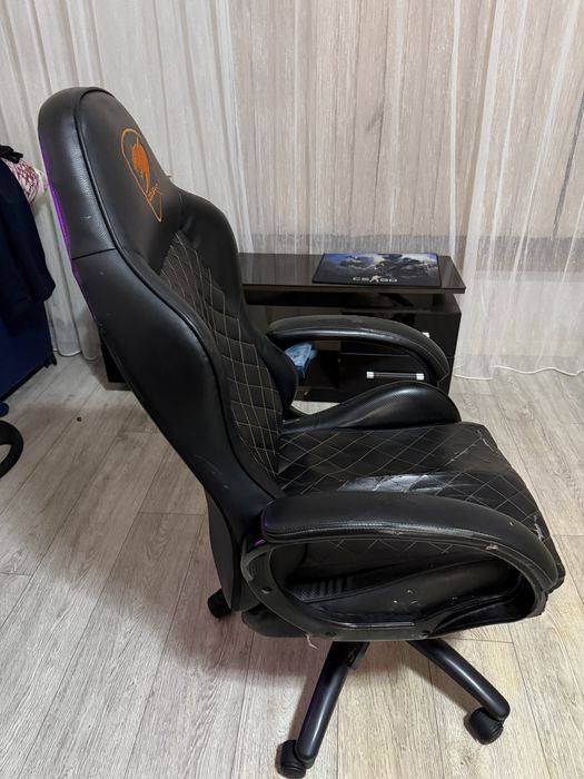 Продаю игровое кресло Cougar