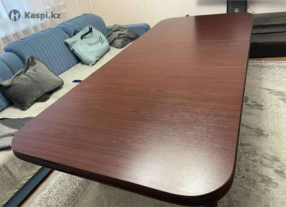 Стол для кухню . Стол для гостей