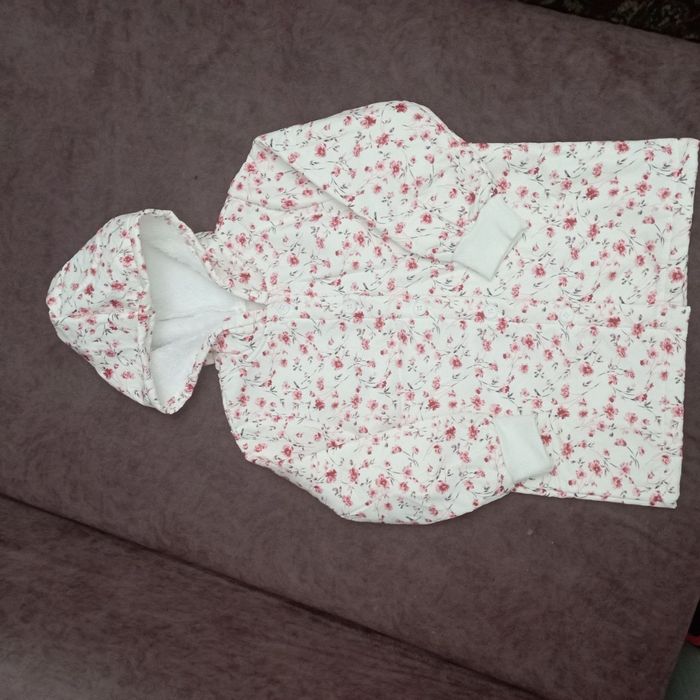 Лёгкая куртка или ветровка с утеплителем