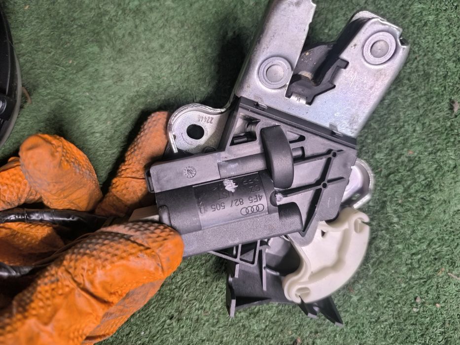 Mâner deschidere portbagaj / broasca haion Pasat B6 Golf 5