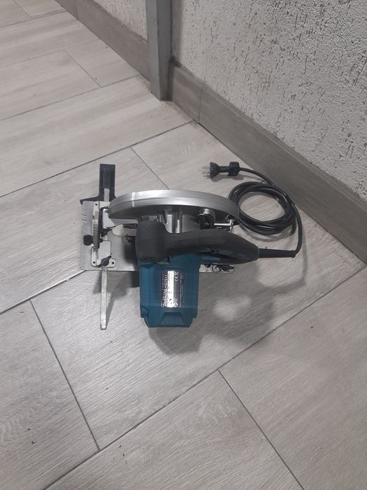 Circular Makita HS 7611
1600 wați
Funcționează foarte bine.
Filmare pe